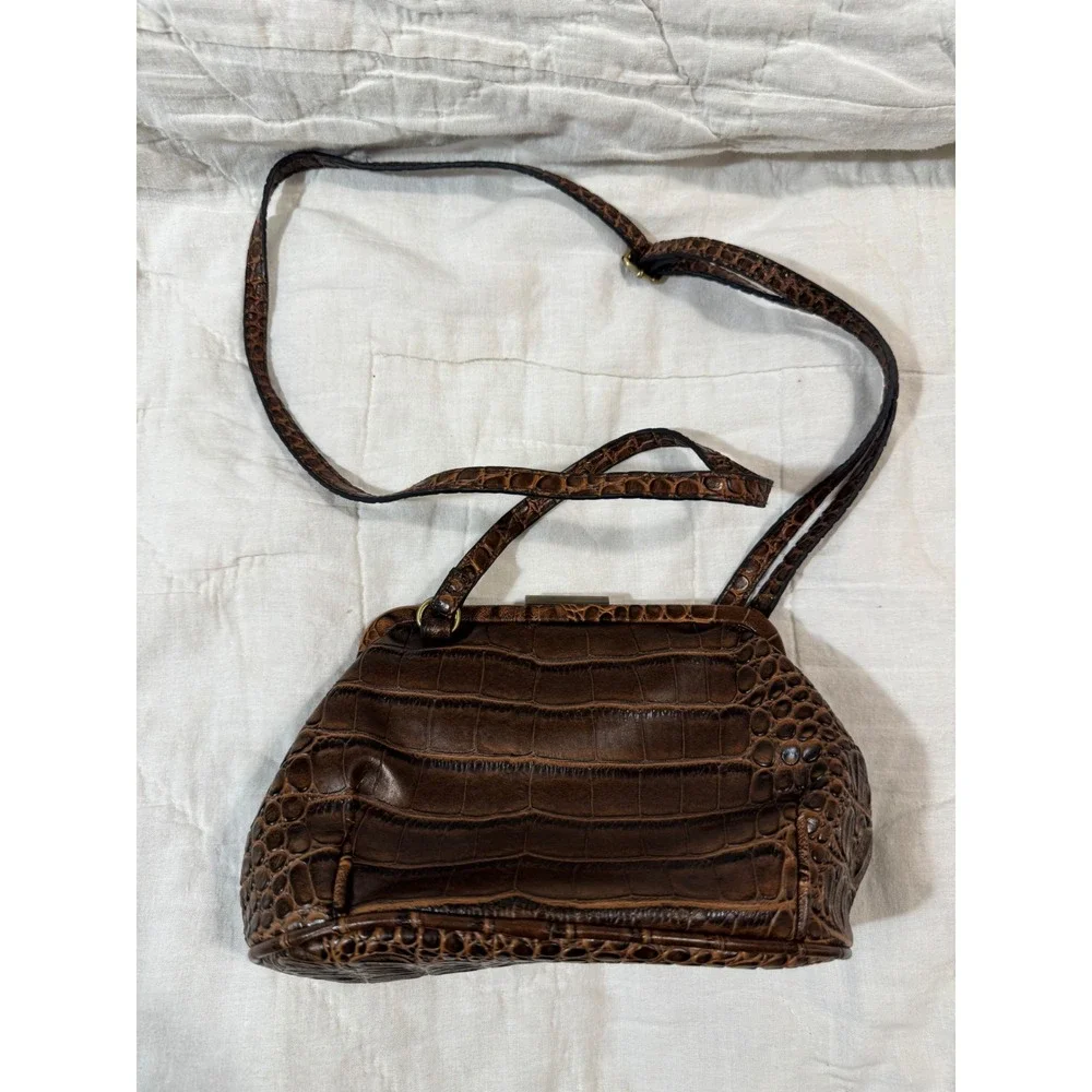 NWT VNTG Bueno Collection Brown Hornback Croc Embossed Crossbody Bag Kiss Lock